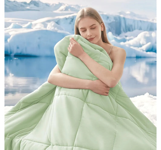 Retail $75 Queen Cooling Blanket Green
