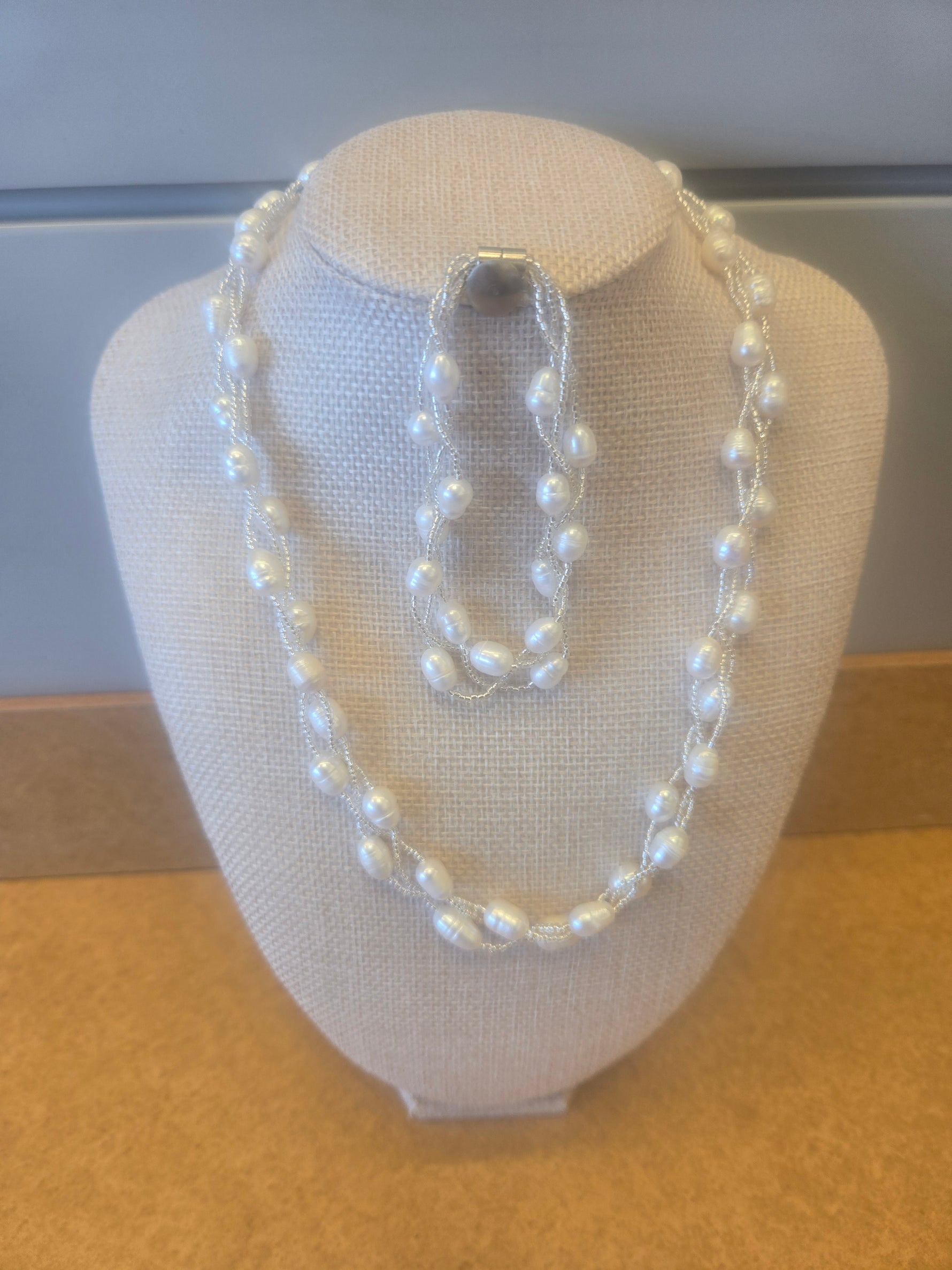 White Pearl Necklace/ Bracelet Set