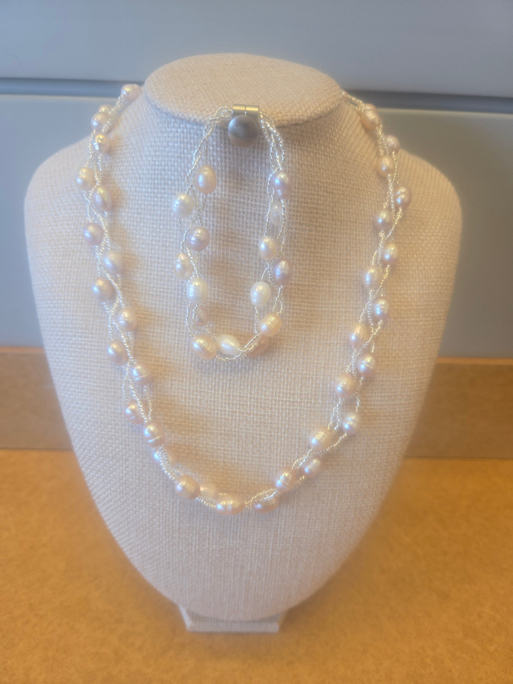 Cream Pearl Necklace/Bracelet  Set